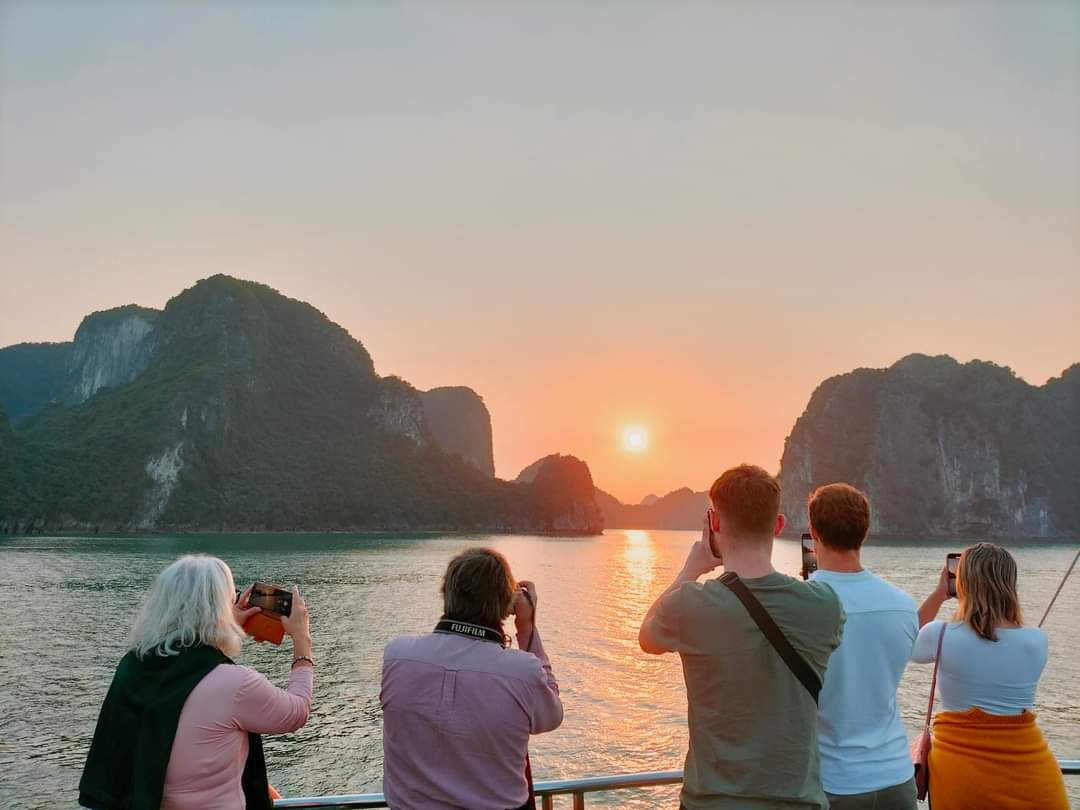 Du thuyền - Tour du lịch